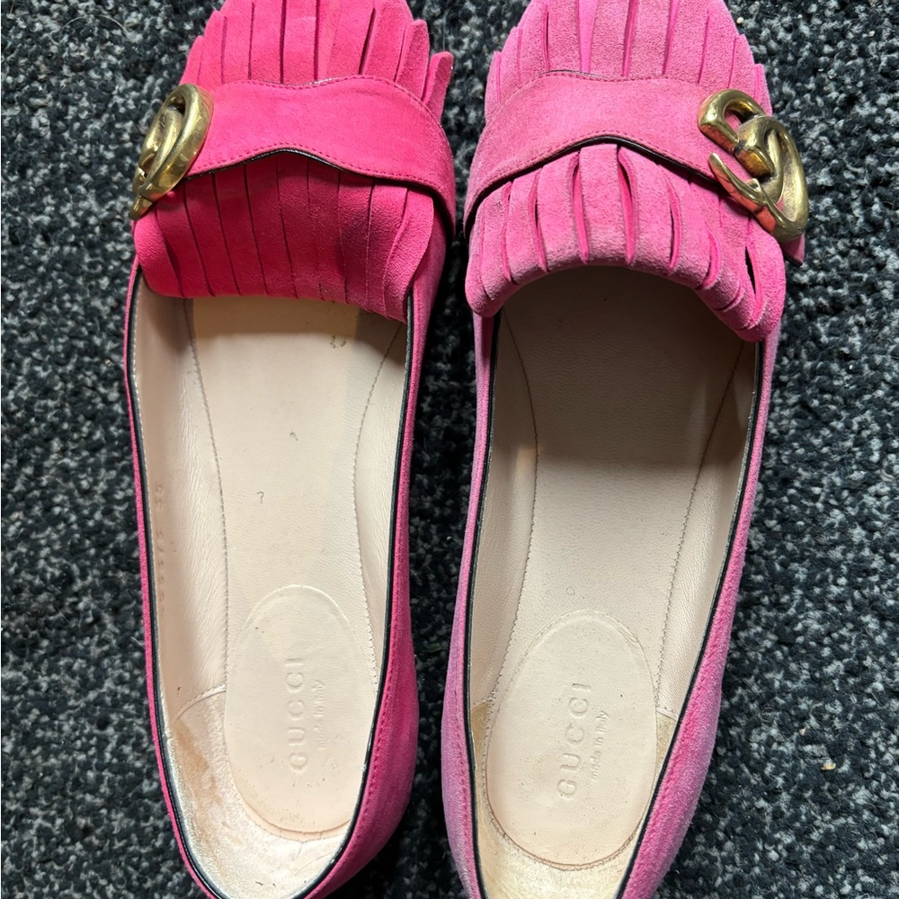Gucci Fuchsia Loafers with Gold Detail - Picture 4 of 6